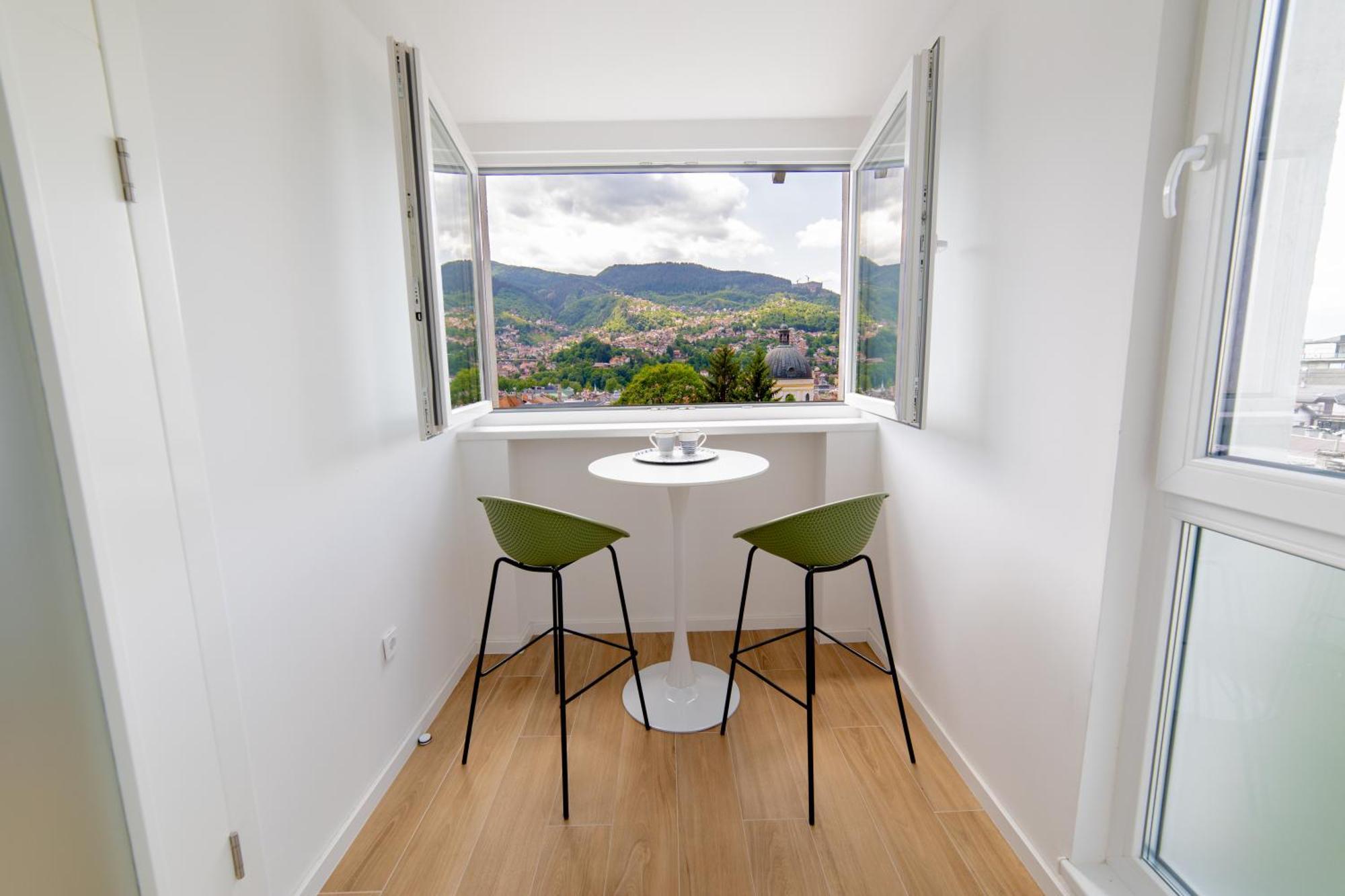 Old Town Heaven 3-Bedroom Apartment With Balcony Szarajevó Kültér fotó