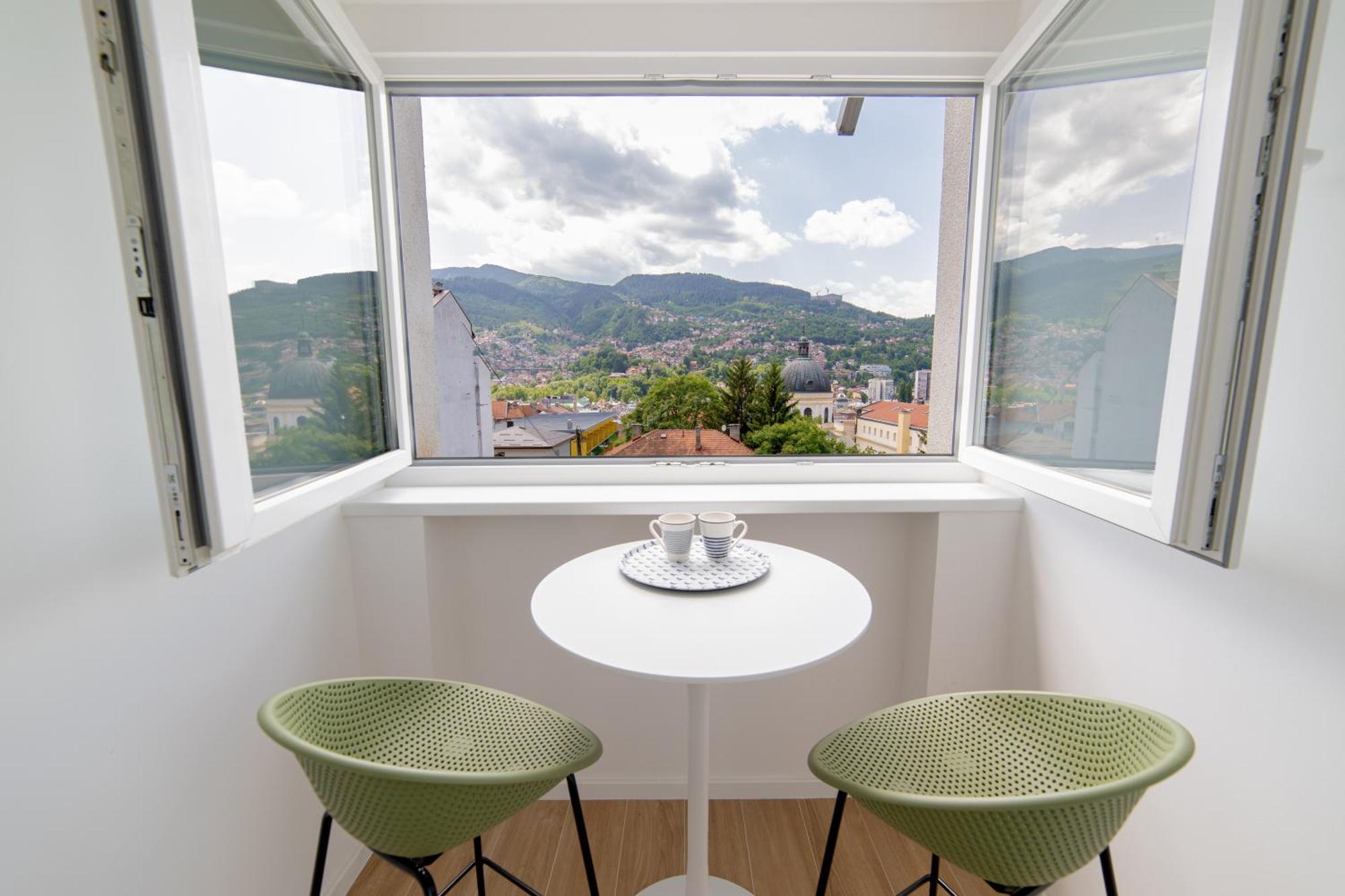 Old Town Heaven 3-Bedroom Apartment With Balcony Szarajevó Kültér fotó